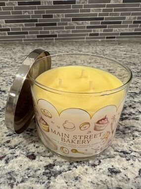 Bath & Body Works: 14.5 Oz 3-Wick Candle: Main Street Bakery